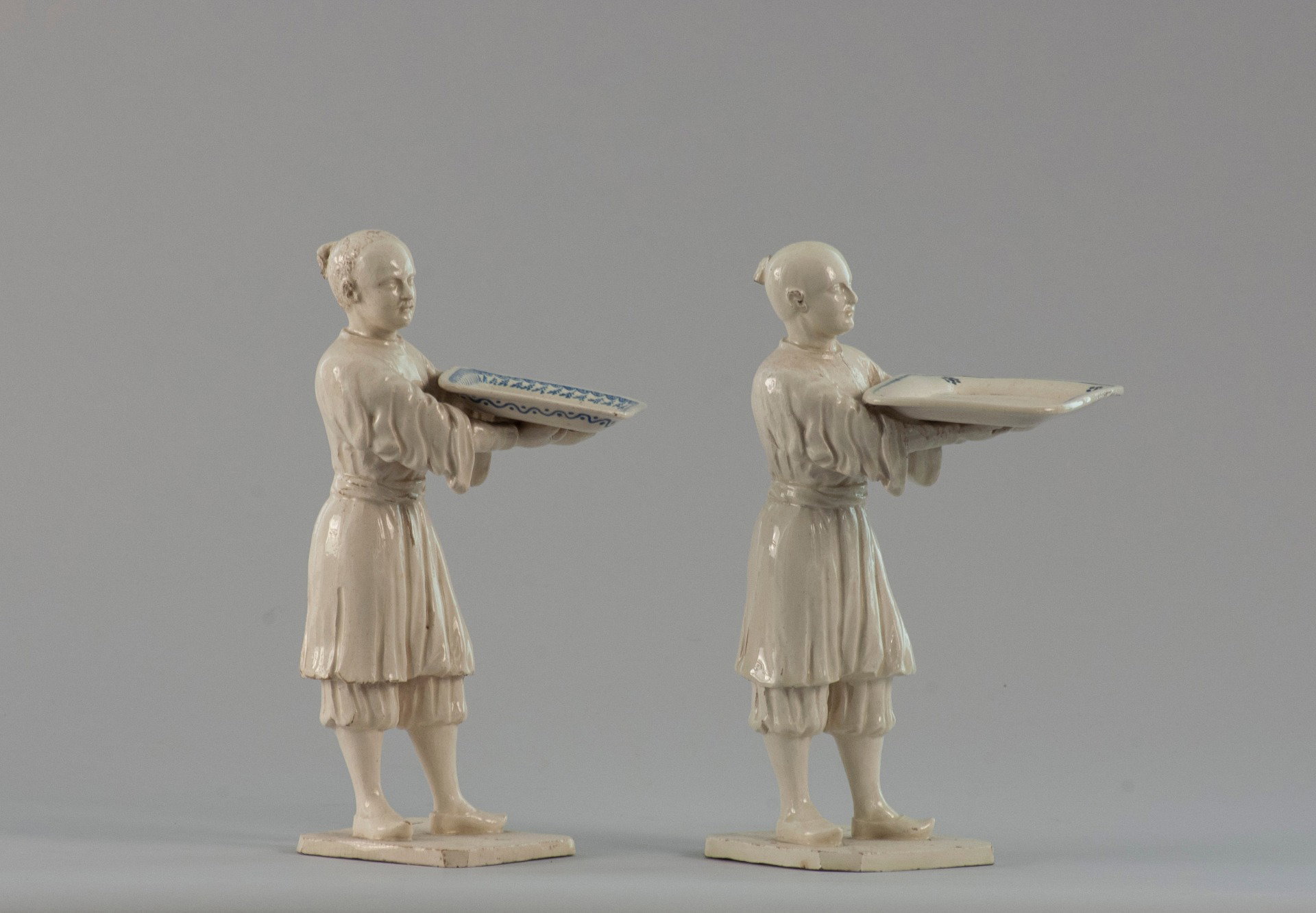 Bassano, (Second half of the 18th century), Oriental figures holding business card holders in raw porcelain